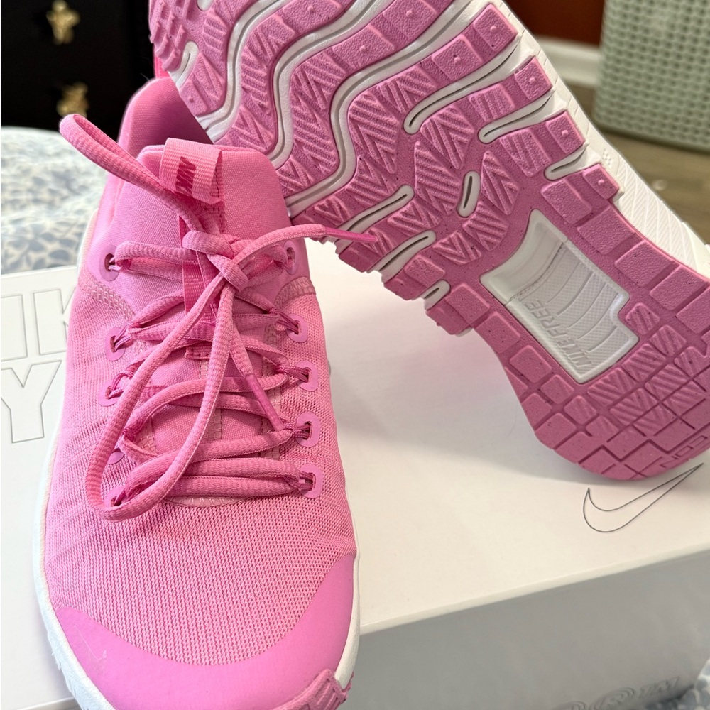 Nike Women's Pink Athletic Shoes-metcon 6